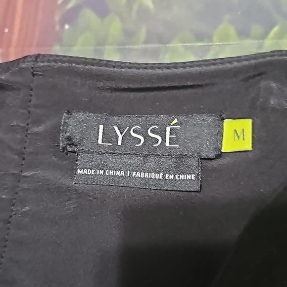Lysse Zippered Ankle Pants Size Medium - Picture 3 of 5